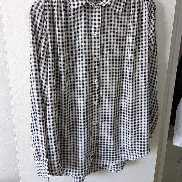 Cute H&M Shirt - Picture 2 of 3